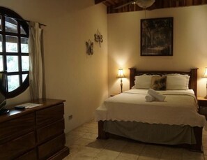 1 habitación, tabla de planchar con plancha y wifi 