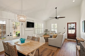 Dining - Stunning backyard oasis nestled between pier/village and beach - SSI Sunshine (St Simons Island)