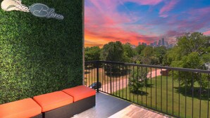 A balcony with a green wall and a sign reading "Casa Blanca." - ✵ Casa Blanca✵| Rooftop With Skyline View *  *Game Room* Private Chef (Houston)
