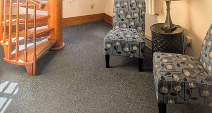 3 Bedroom 2 Bath Carriage House. Pet Friendly!!!