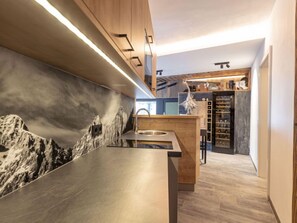 Kühlschrank, Mikrowelle, Ofen, Geschirrspüler