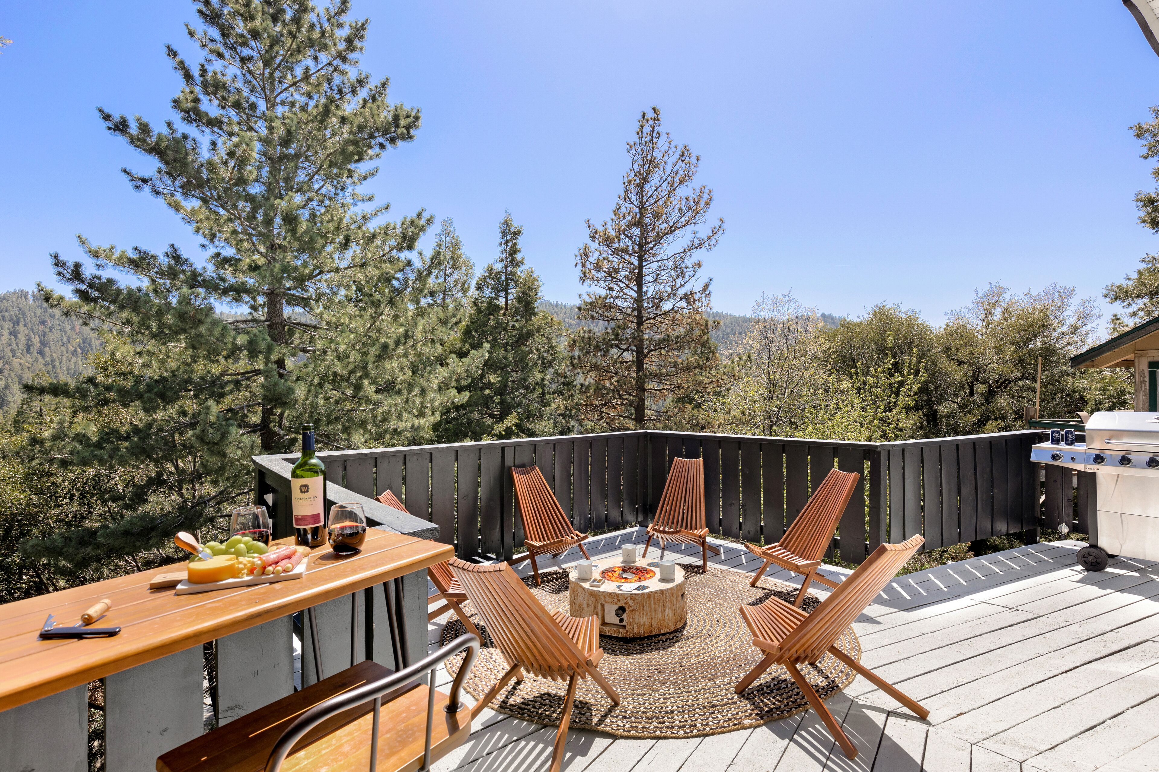 The Matterhorn Manor by AvantStay | Harry Potter Inspired Home w/ Hot Tub & View