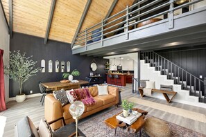 Smart TV y chimenea 