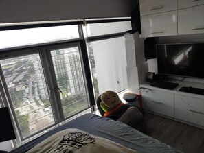 3 bedrooms, WiFi - Two Floor Penthouse with BBQ city view Sky Garden (District Nha Be)