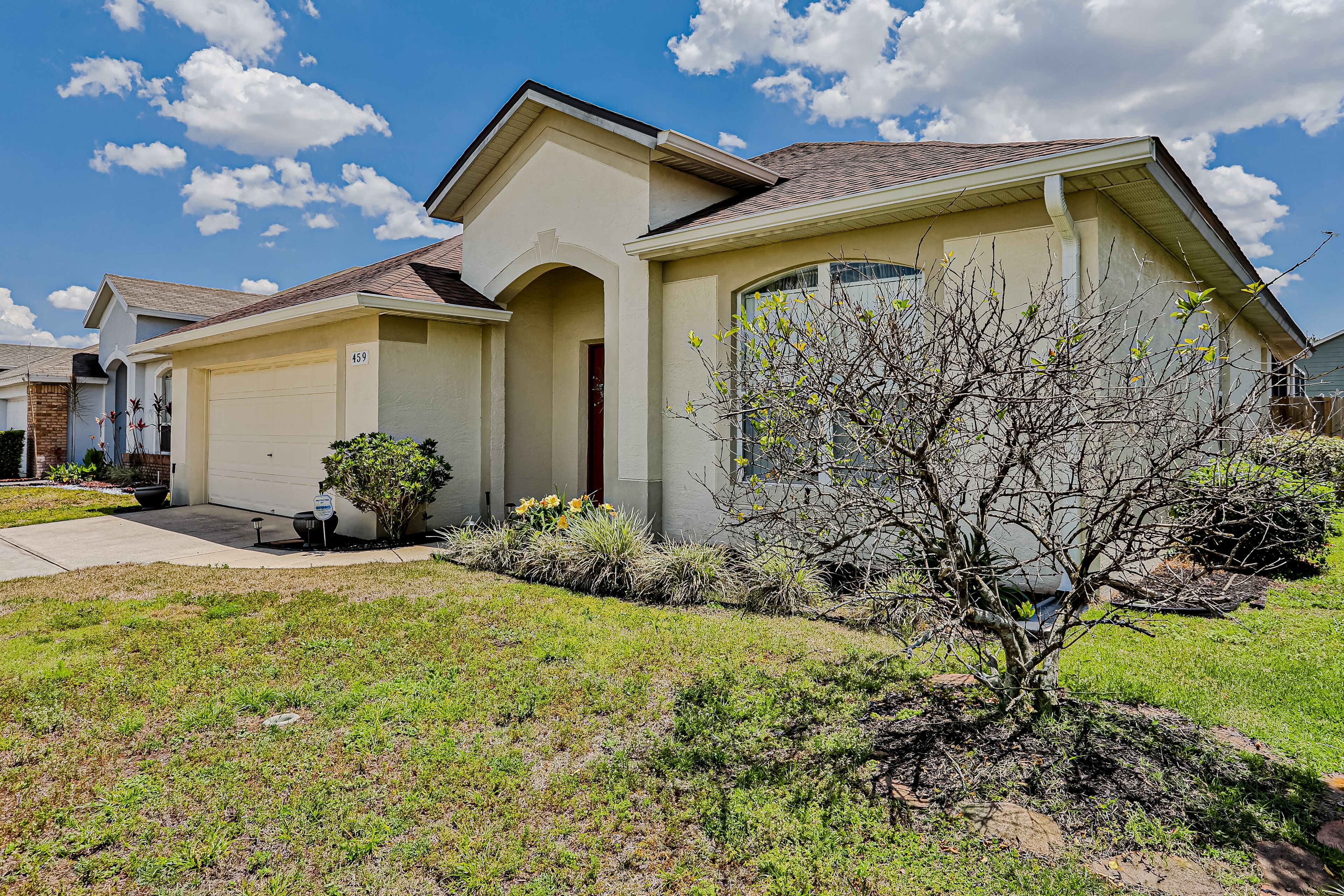 Charming home with pool, lanai, tennis, golf, freeWiFi, and Netflix