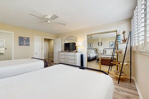 3 bedrooms, iron/ironing board, internet, bed sheets