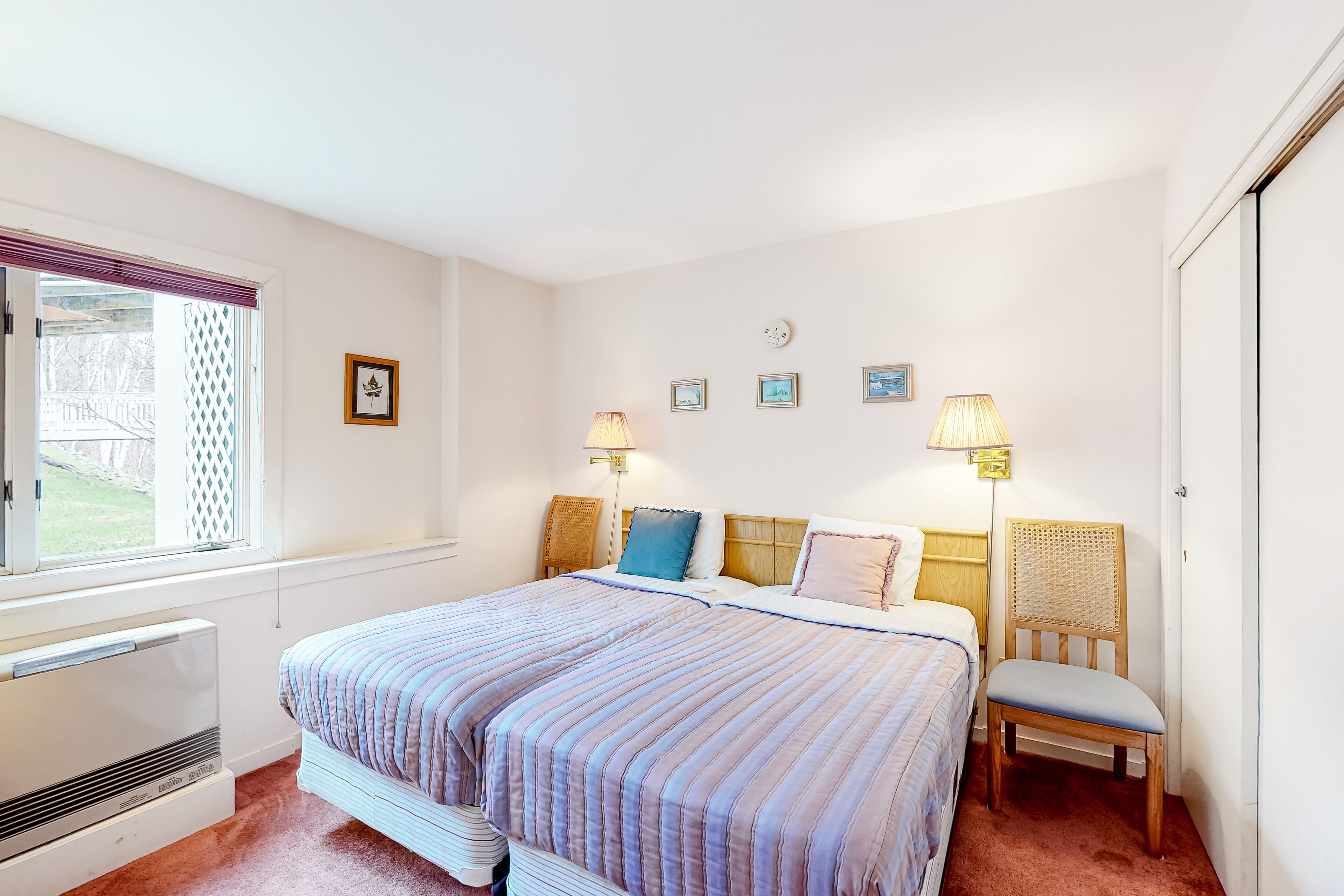 2 bedrooms, iron/ironing board, internet, bed sheets