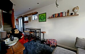 House, 1 King Bed with Sofa bed | Living room - Charming 1-bed Maisonette With Mountain View (Pontypool)