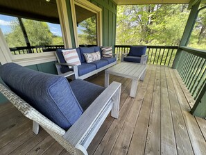 Property grounds - Highlands Spacious MTN Cabin for 16 w/Hot Tub+gameroom+gym+wifi & 4m from DT (Highlands)