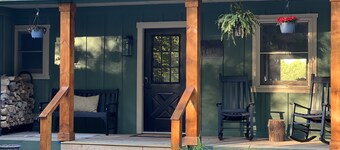 Highlands Spacious MTN Cabin for 16 w/Hot Tub+gameroom+gym+wifi & 4m from DT