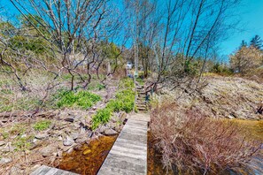 Property grounds - Charming coastal cottage with high-speed WiFi, furnished deck, gas grill, & dock (Boothbay Harbor)