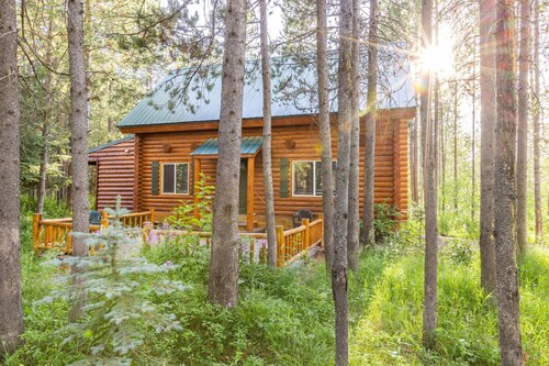 La Maison Rustique at Buffalo River- CLOSE TO YELLOWSTONE 里黄石公园很近- 我说中文