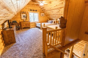 3 habitaciones, tabla de planchar con plancha y cuna de viaje 