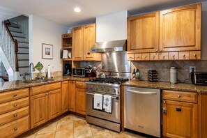 Unclassified image, 5 of 50, button - Historic Downtown Annapolis Gem Steps to USNA and Main St with Private Patio and Parking (Annapolis)