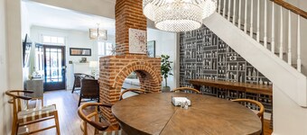 Historic Downtown Annapolis Gem Steps to USNA and Main St with Private Patio and Parking