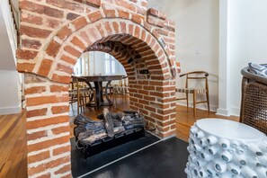 Unclassified image, 5 of 50, button