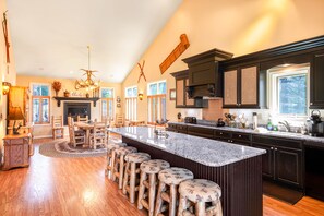 Fridge, microwave, oven, stovetop - Rare mountain & lake view home with hot tub, beach/pool access - walk to lifts (Lake Harmony)