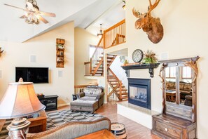 TV, fireplace, DVD player, table football - Rare mountain & lake view home with hot tub, beach/pool access - walk to lifts (Lake Harmony)