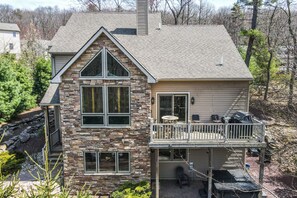 Exterior - Rare mountain & lake view home with hot tub, beach/pool access - walk to lifts (Lake Harmony)