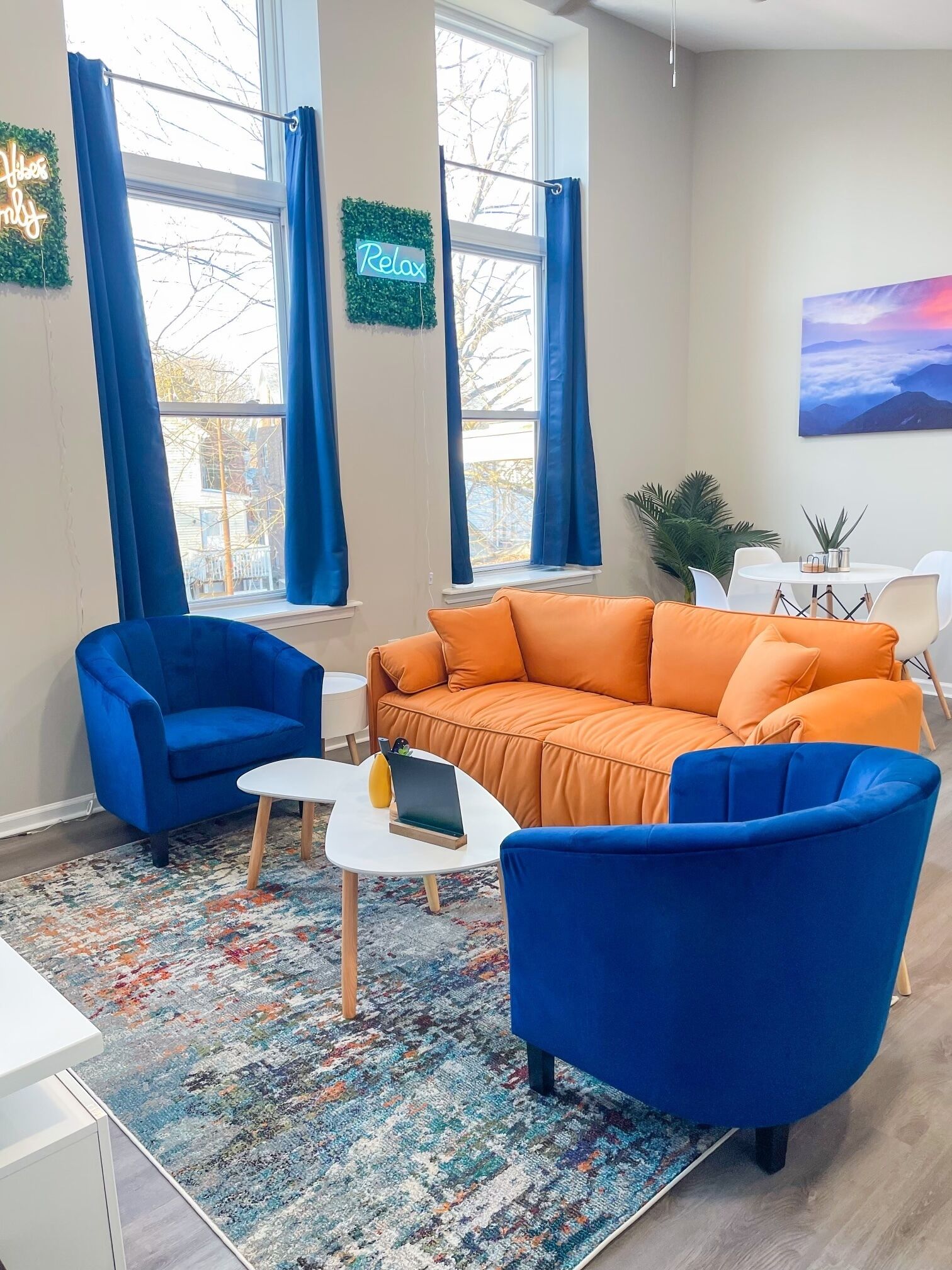 Abstract Apartment w/high ceilings in Shelton