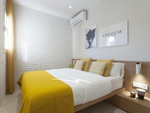 2 slaapkamers, een strijkplank/strijkijzer, internet, beddengoed