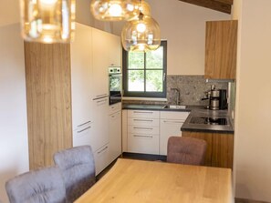 Fridge, oven, dishwasher, cookware/dishes/utensils