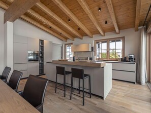 Kühlschrank, Ofen, Geschirrspüler, Kochgeschirr/Geschirr/Besteck