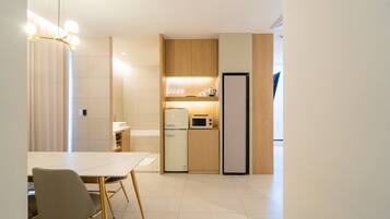 Luxury Suite, City View | Desk, blackout drapes, free WiFi, bed sheets