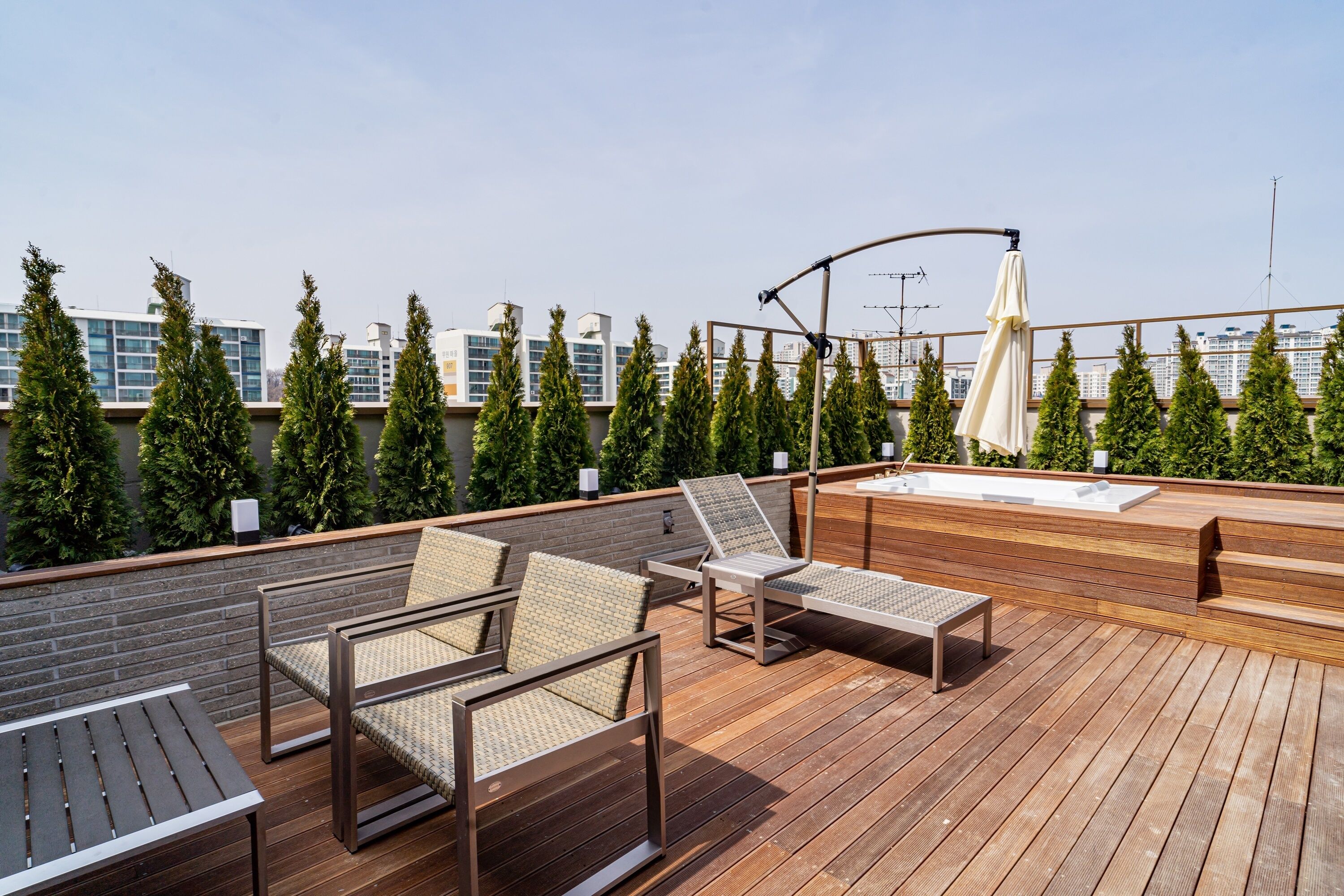 Luxury Suite, City View | Terrace/patio