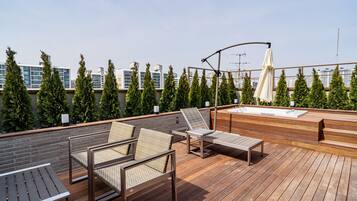 Luxury Suite, City View | Terrace/patio