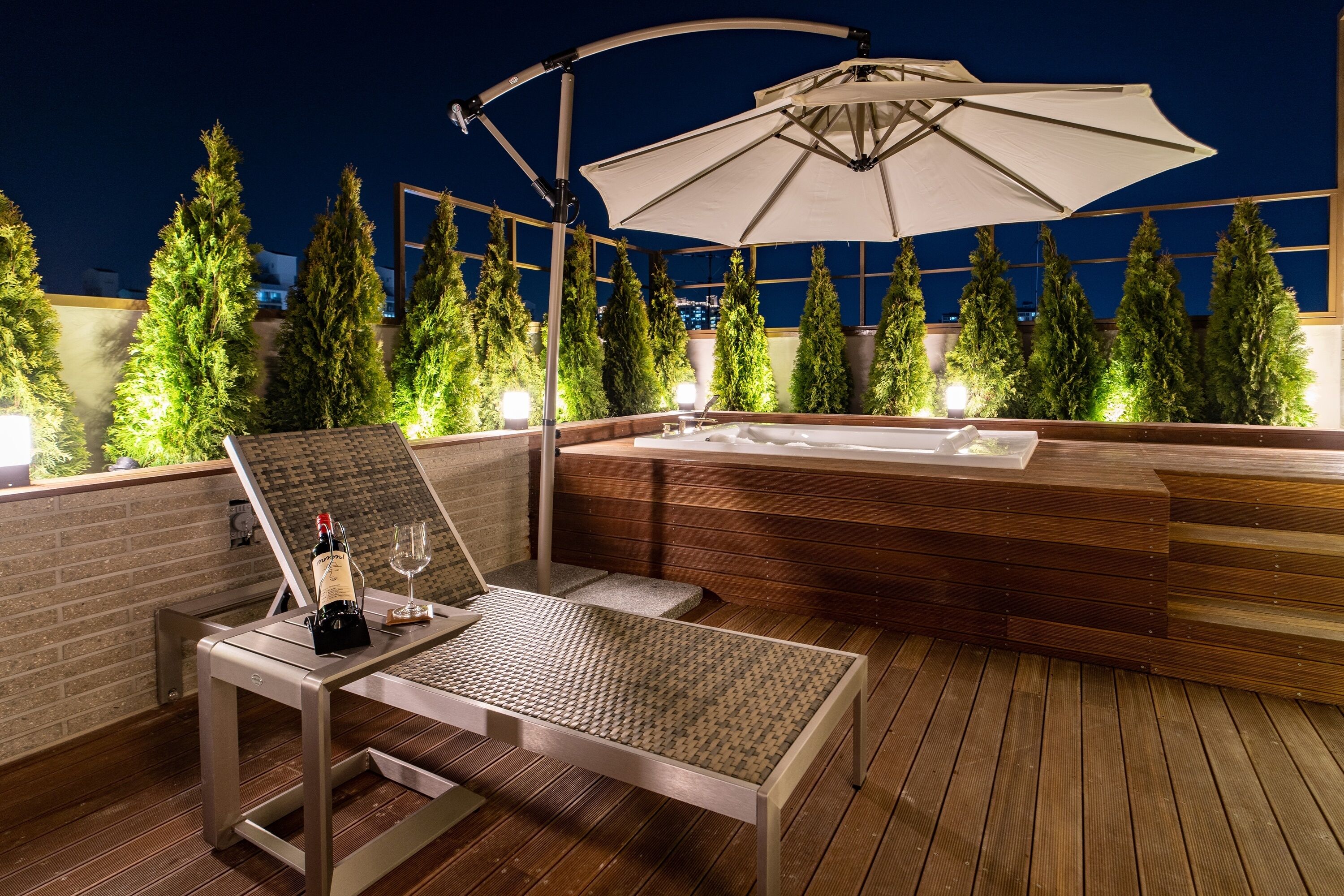 Luxury Suite, City View | Terrace/patio