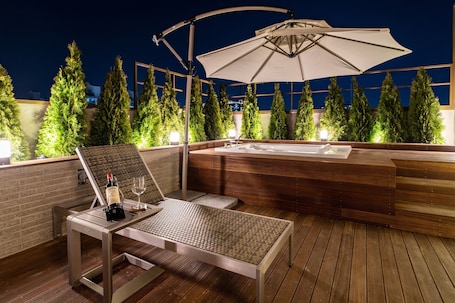 Luxury Suite, City View | Terrace/patio