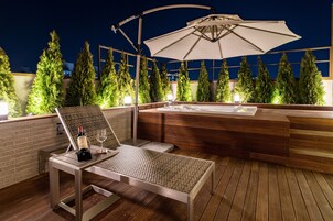 Luxury Suite, City View | Terrace/patio