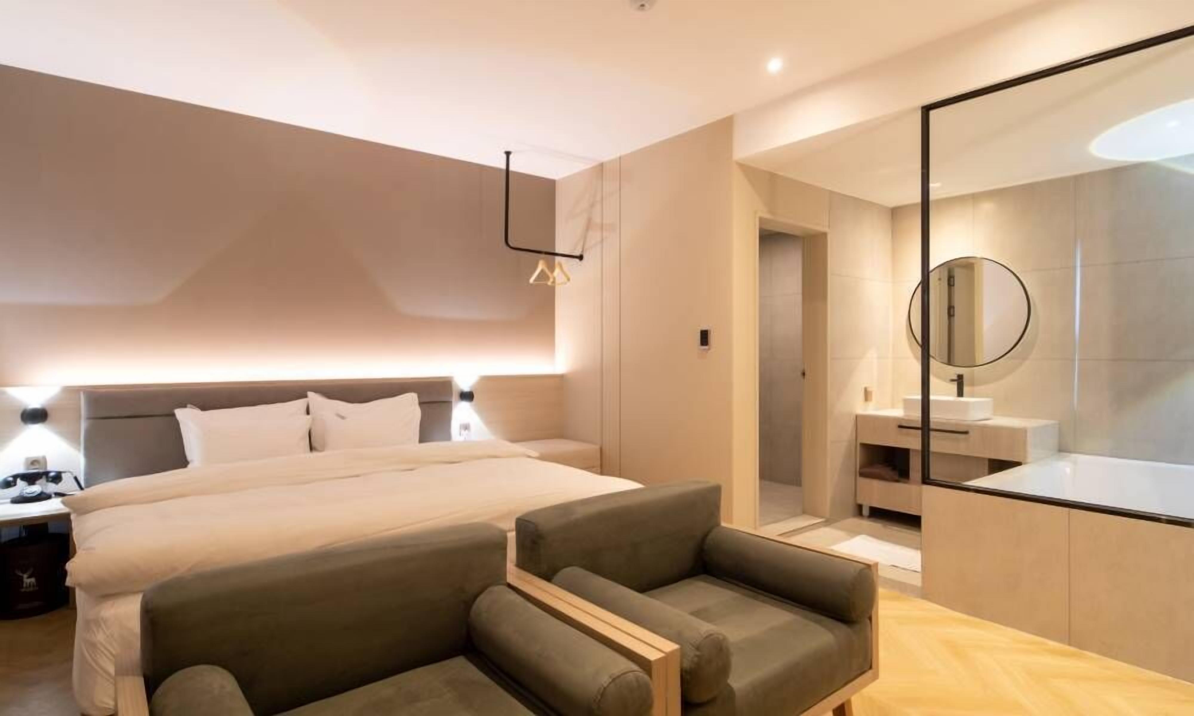 King Room | Desk, blackout drapes, free WiFi, bed sheets