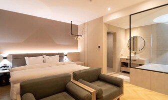 King Room | Desk, blackout drapes, free WiFi, bed sheets