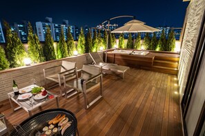 Luxury Suite, City View | Terrace/patio - Goyang Hotel Yuji (Goyang)