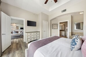 3 bedrooms, iron/ironing board, WiFi, bed sheets - Beautiful Townhome with Golf Course Views (Kissimmee)