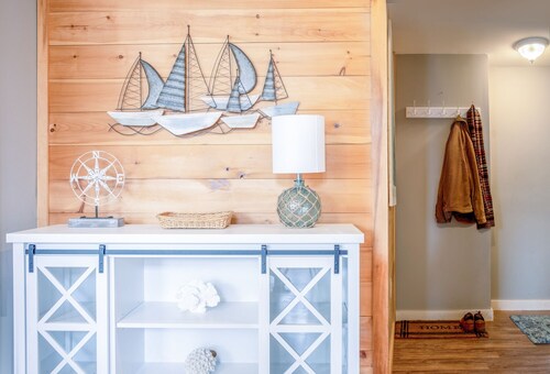 Free Breakfast_In Downtown_Main Street Apt A