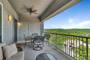 Outdoor dining - Fantastic Lake Views at 1414! Boat Slip Included-Great Location w Free Tickets! (Branson)