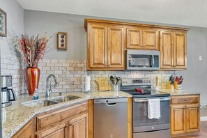 Coffee/tea maker, fridge, microwave, oven