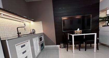 Sweeping MountainView Condo With Modern Design and Central Location