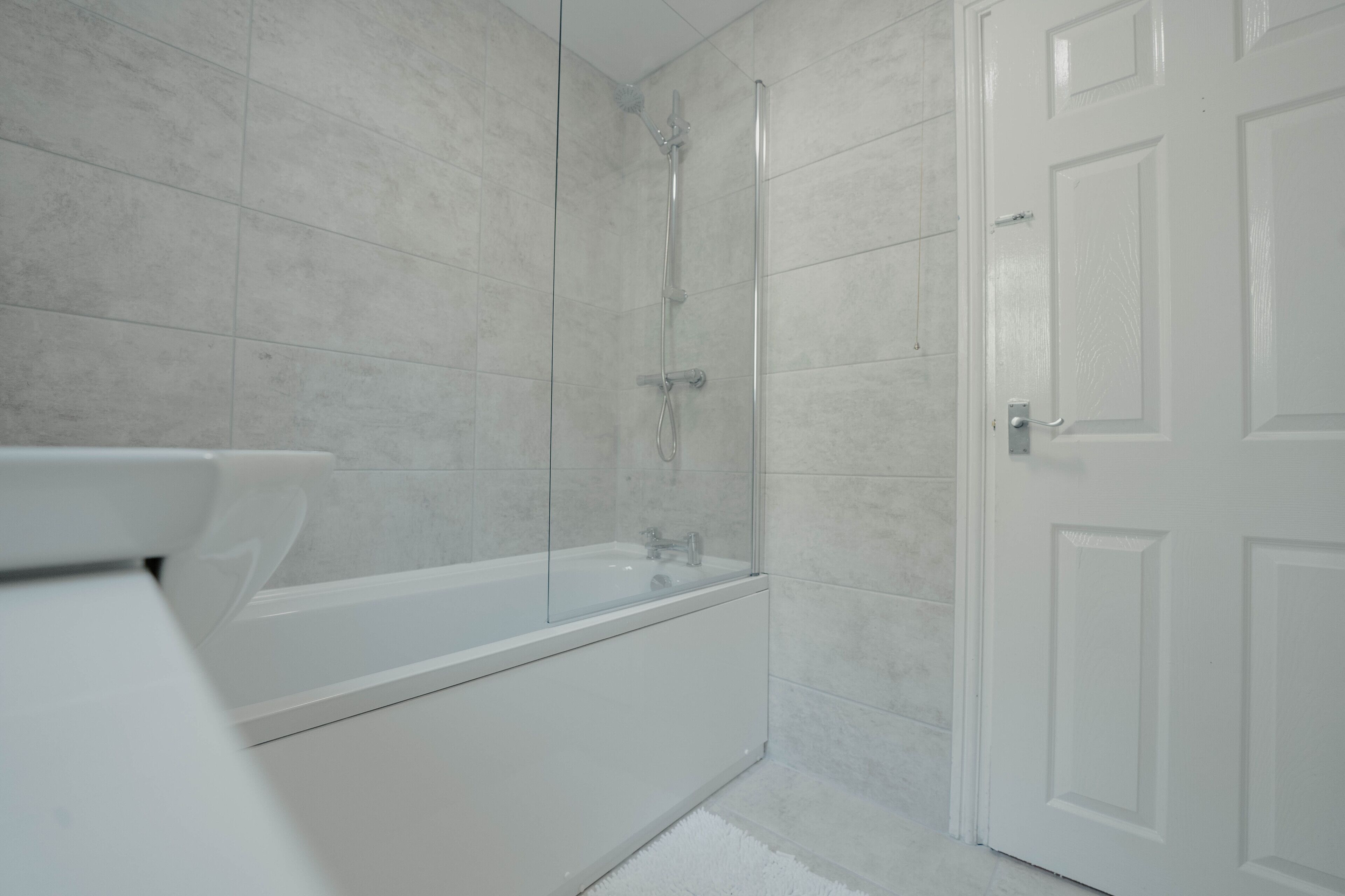 Combined shower/bathtub, towels, toilet paper