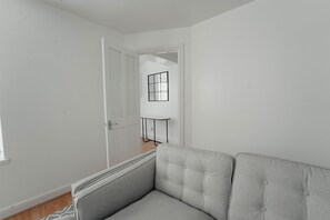 Interior - Spacious home close to city centre, tram, hospitals, universities, Peak District (Sheffield)