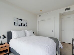 2 slaapkamers, een strijkplank/strijkijzer, reisbedje, gratis wifi