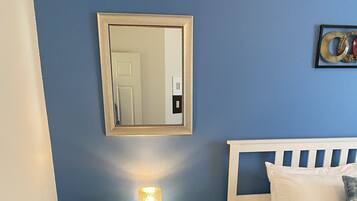 3 chambres, bureau, rideaux occultants, fer et planche Ă  repasser