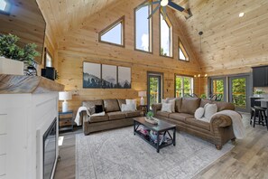 Smart-TV, peis, videospill og DVD-spiller