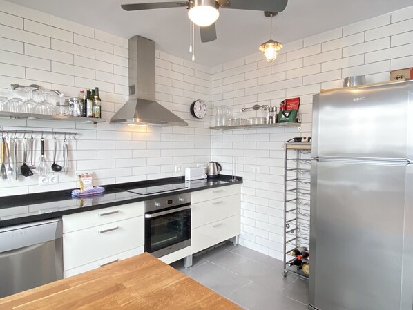 Fridge, microwave, oven, dishwasher