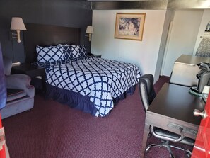1 slaapkamer, een bureau, een strijkplank/strijkijzer, wifi