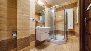 Studiosuite (25) | Badezimmer | Dusche, Haartrockner, Handtücher