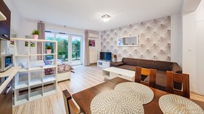 Studio Suite (25) | Living area | Plasma TV